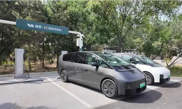 理想汽车工作人员回应高速充电桩向第三方开放