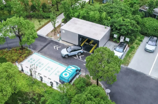 蔚来打通9条横向高速换电网络，全国累计布局868座高速公路换电站