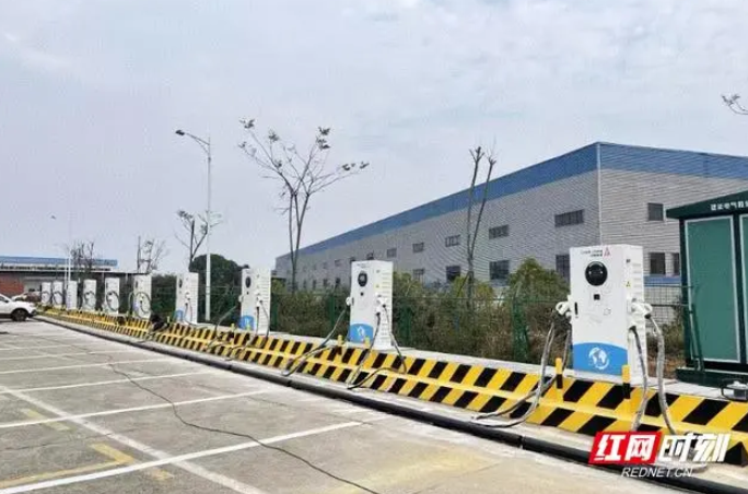 湖南铁塔在湘潭地区首座汽车充电桩正式投入使用