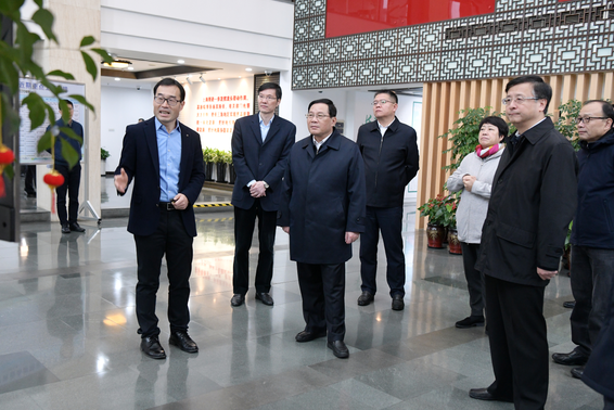 李强：要大力推进充换电基础设施建设，完善配套支持政策